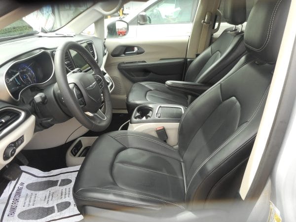 DSCN3492 2023 Chrysler Pacifica Touring L NEW BraunAbility Manual Rear-Entry front seats