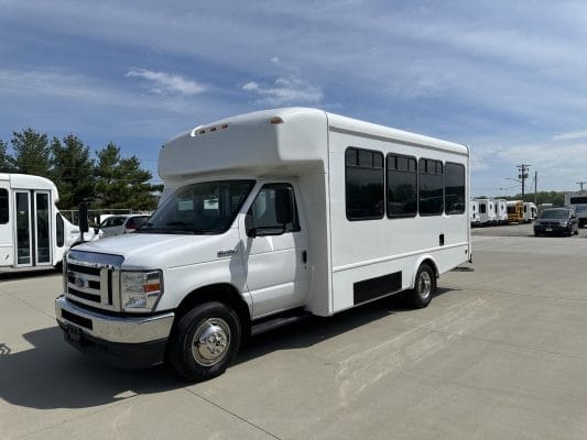 2022 Ford E-450 Startrans