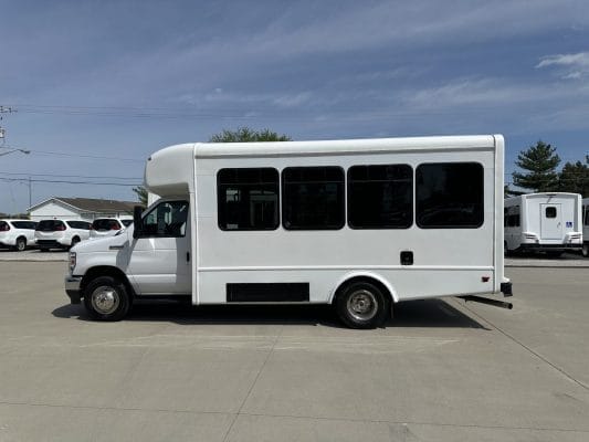 2022 Ford E-450 Startrans