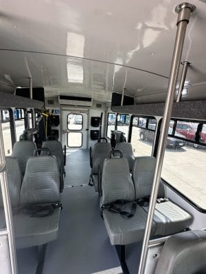 2022 Ford E-450 Startrans seats