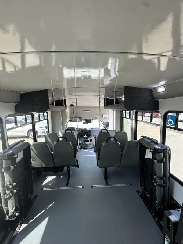 2022 Ford E-450 Startrans seats