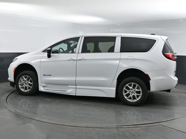 2025 Chrysler Pacifica Select Safety Sphere