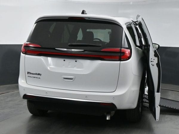 2025 Chrysler Pacifica Select Safety Sphere rear