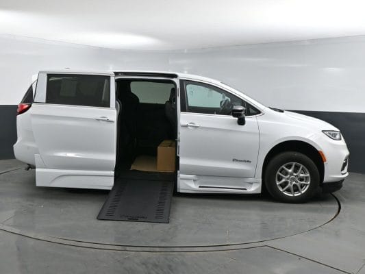 2025 Chrysler Pacifica Select Safety Sphere