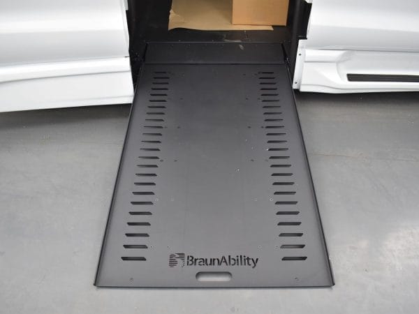 2025 Chrysler Pacifica Select Safety Sphere BraunAbility Xi Power Infloor Ramp