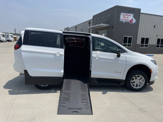 2025 Chrysler Voyager LX BraunAbility ADA Commercial Conversion Side-Entry Manual Ramp