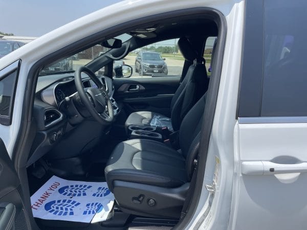 2025 Chrysler Voyager LX BraunAbility ADA Commercial Conversion seats