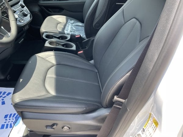 2025 Chrysler Voyager LX BraunAbility ADA Commercial Conversion seats
