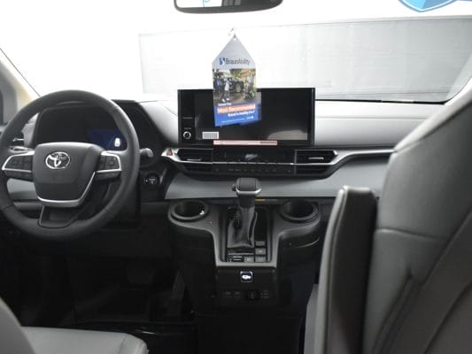 2025 Toyota Sienna XLE BraunAbility Xi Power Infloor Ramp dash