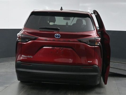2025 Toyota Sienna XLE BraunAbility Xi Power Infloor Ramp rear view