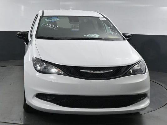 2025 Chrysler Voyager LX BraunAbility Rear Entry