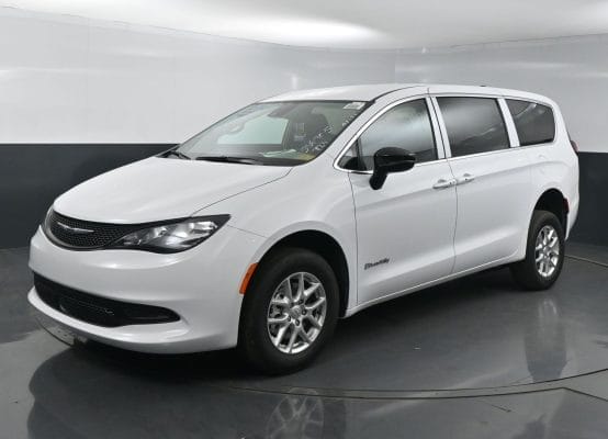 2025 Chrysler Voyager LX BraunAbility Rear Entry