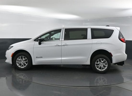2025 Chrysler Voyager LX BraunAbility Rear Entry
