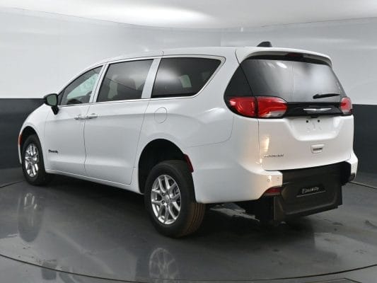 2025 Chrysler Voyager LX BraunAbility Rear Entry