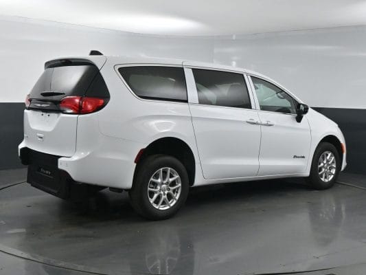 2025 Chrysler Voyager LX BraunAbility Rear Entry