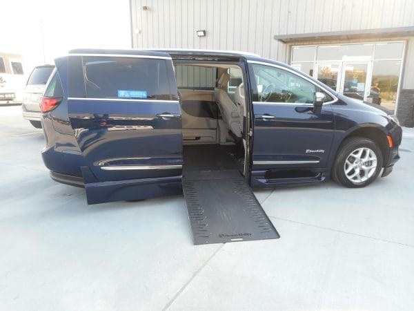 Side view of 2020 Chrysler Pacifica Limited BraunAbility Xi Power Infloor Ramp.