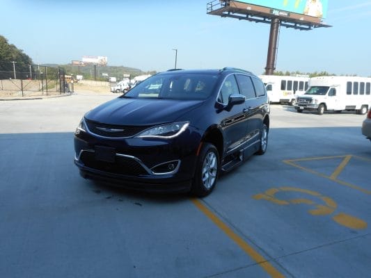 Front view of view of 2020 Chrysler Pacifica Limited BraunAbility.